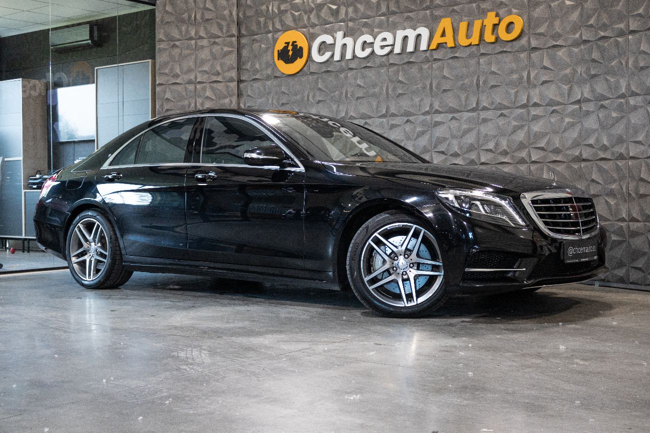 Detailed view of the car