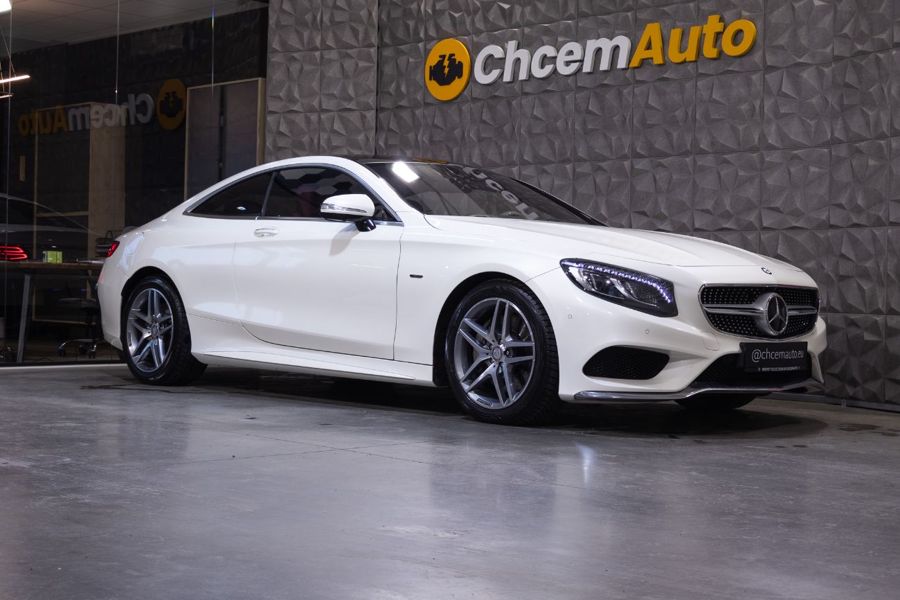 Detailed view of the car