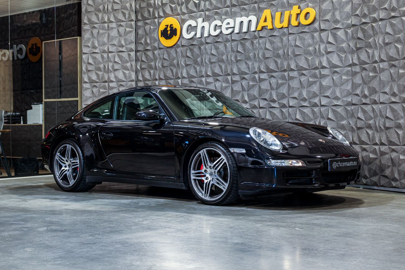 Detailed view of the car
