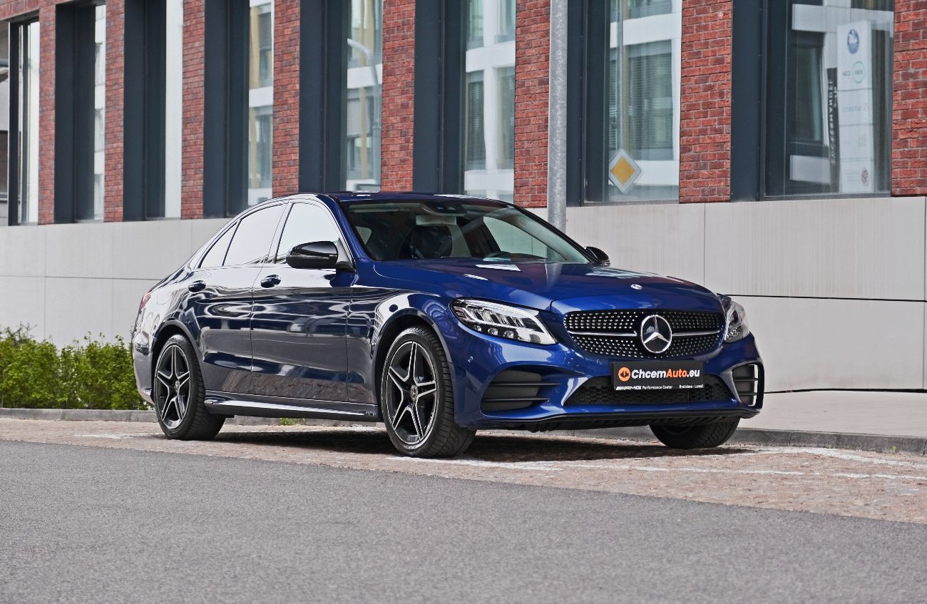 Detailed view of the car